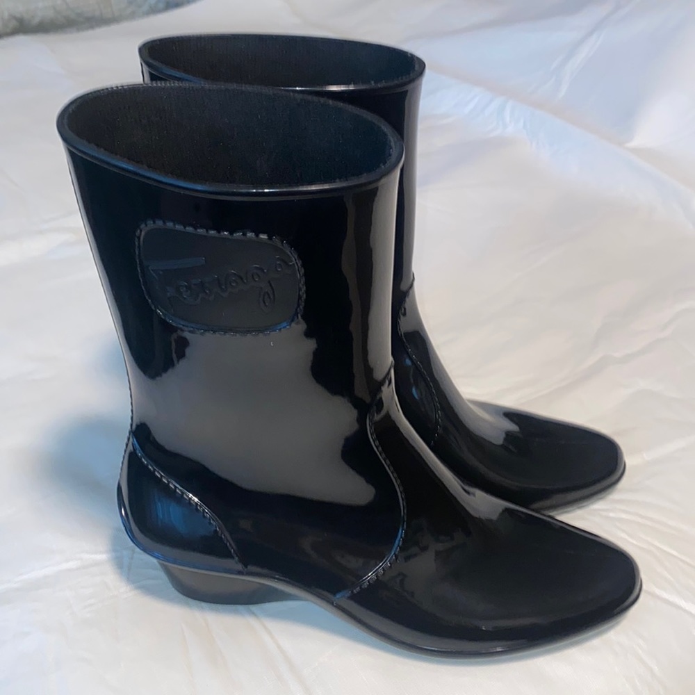 Salvatore Ferragamo Black Rain Booties - Size 9. Lightly worn. 🖤🖤🖤🖤